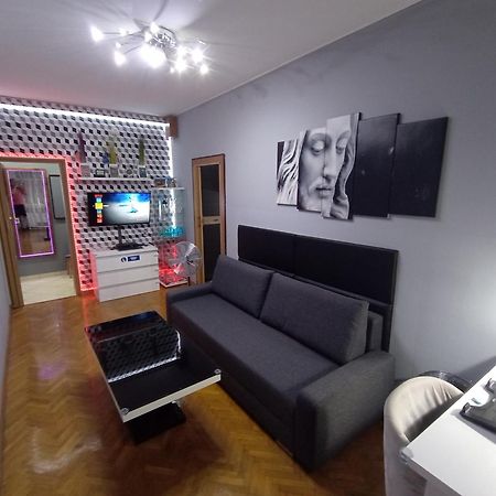 Apartament Venge -Cale Mieszkanie 46M2 Na Wylacznosc - Z Jedna Sypialnia I Jednym Sypialno-Salonem -3 Pietro Bez Windy- Rezerwacja Bez Karty Kredytowej-Klimatyzacja-Netflix-2 Lozeczka Dzieciece- Bezplatny Parking Publiczny Vratislav Exteriér fotografie