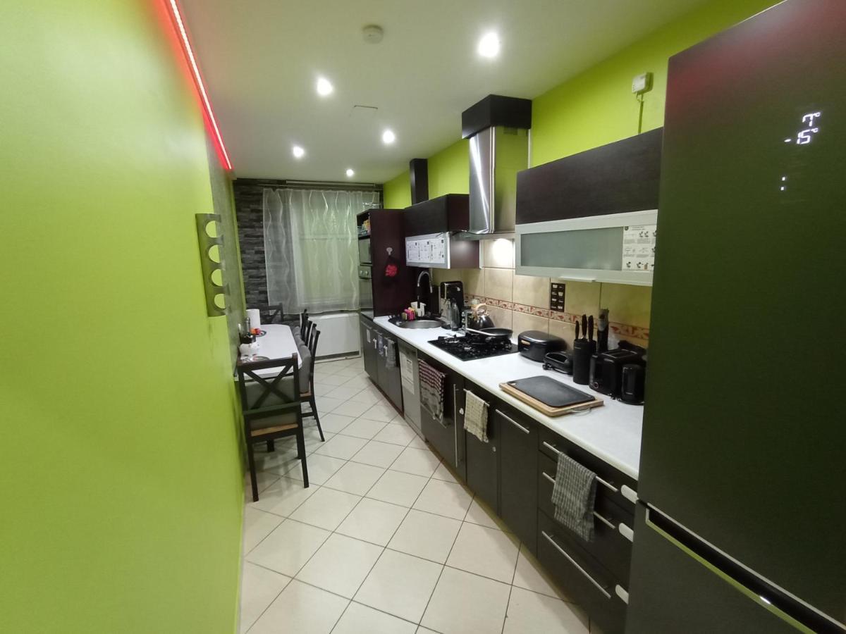 Apartament Venge -Cale Mieszkanie 46M2 Na Wylacznosc - Z Jedna Sypialnia I Jednym Sypialno-Salonem -3 Pietro Bez Windy- Rezerwacja Bez Karty Kredytowej-Klimatyzacja-Netflix-2 Lozeczka Dzieciece- Bezplatny Parking Publiczny Vratislav Exteriér fotografie