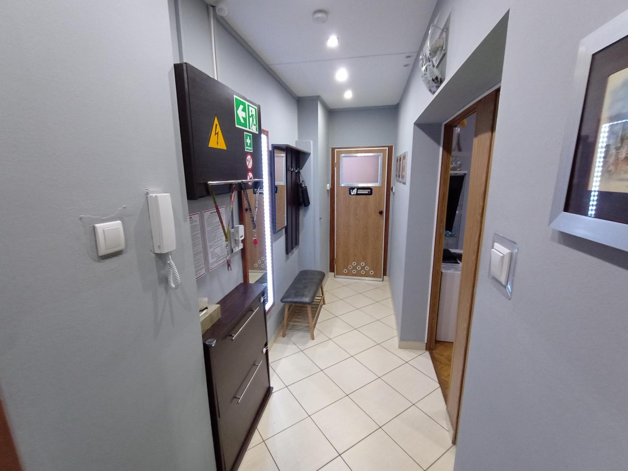 Apartament Venge -Cale Mieszkanie 46M2 Na Wylacznosc - Z Jedna Sypialnia I Jednym Sypialno-Salonem -3 Pietro Bez Windy- Rezerwacja Bez Karty Kredytowej-Klimatyzacja-Netflix-2 Lozeczka Dzieciece- Bezplatny Parking Publiczny Vratislav Exteriér fotografie