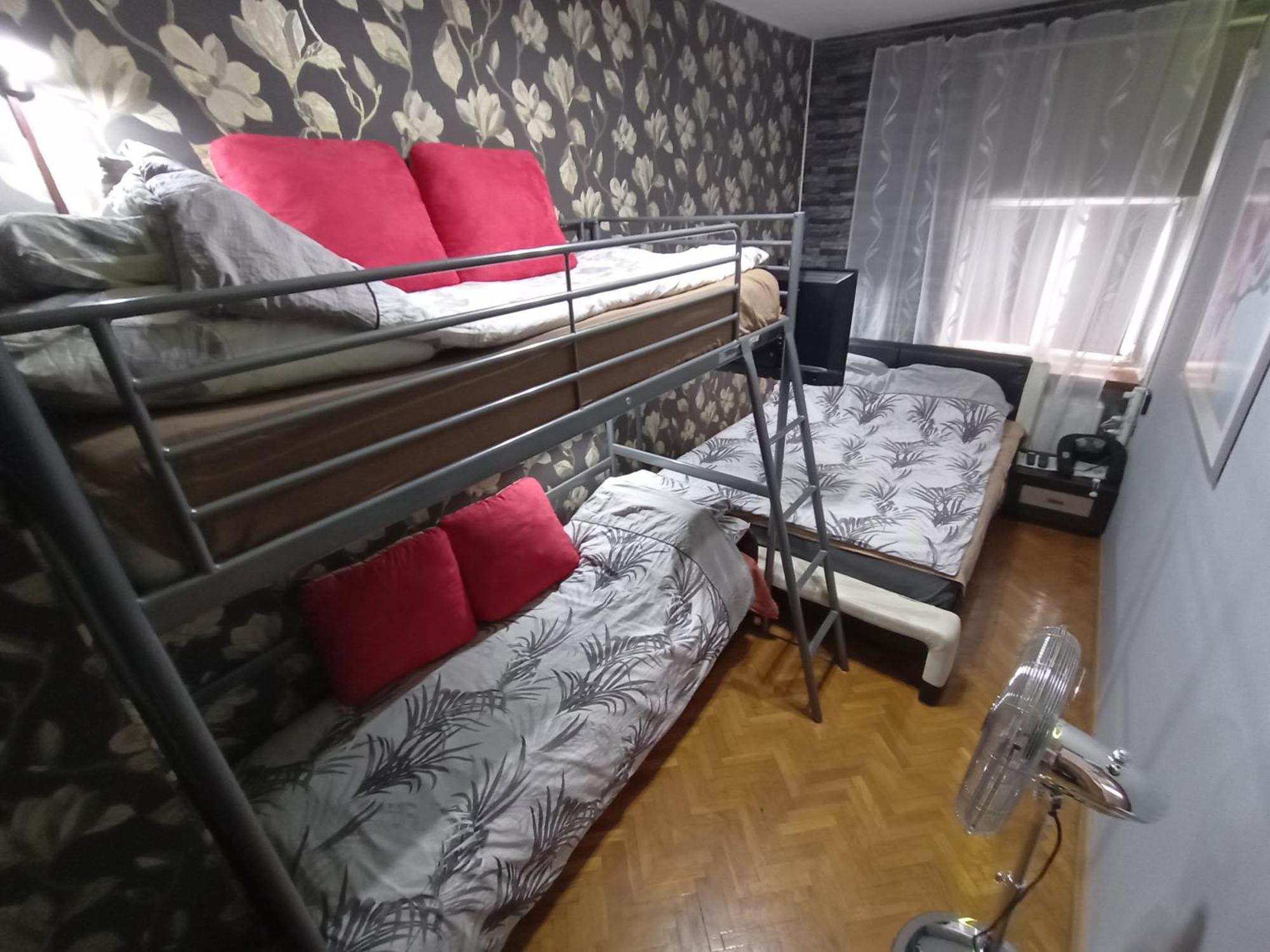 Apartament Venge -Cale Mieszkanie 46M2 Na Wylacznosc - Z Jedna Sypialnia I Jednym Sypialno-Salonem -3 Pietro Bez Windy- Rezerwacja Bez Karty Kredytowej-Klimatyzacja-Netflix-2 Lozeczka Dzieciece- Bezplatny Parking Publiczny Vratislav Exteriér fotografie